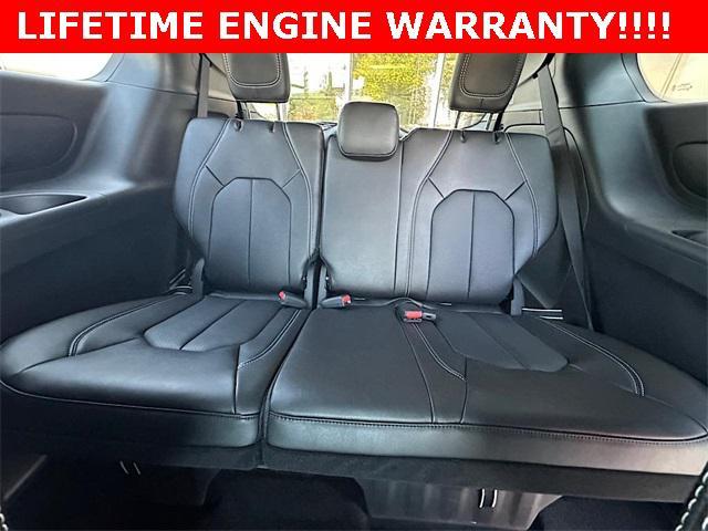 Photo of 2026 Bright White Clearcoat Chrysler Pacifica