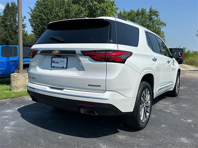 Photo of 2023 Iridescent Pearl Tricoat Chevrolet Traverse