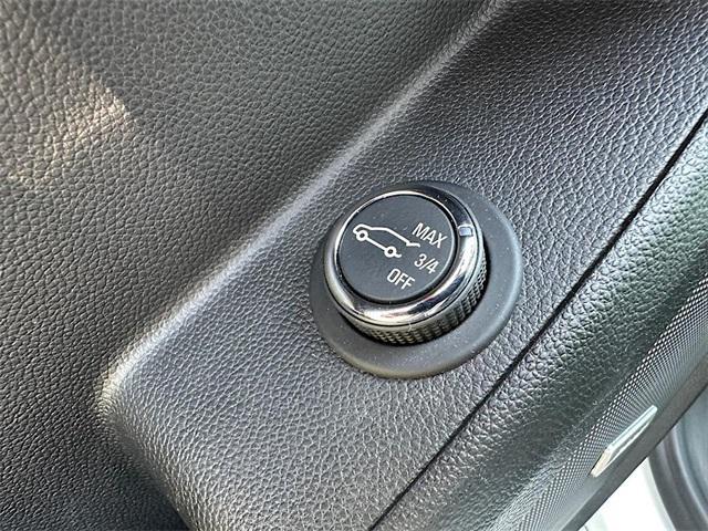 Photo of 2023 Iridescent Pearl Tricoat Chevrolet Traverse