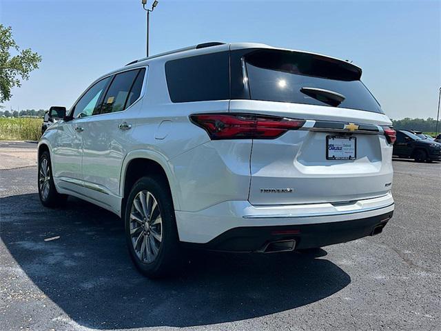 Photo of 2023 Iridescent Pearl Tricoat Chevrolet Traverse
