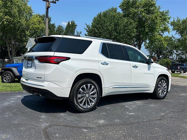 Photo of 2023 Iridescent Pearl Tricoat Chevrolet Traverse