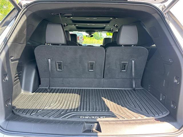 Photo of 2023 Iridescent Pearl Tricoat Chevrolet Traverse