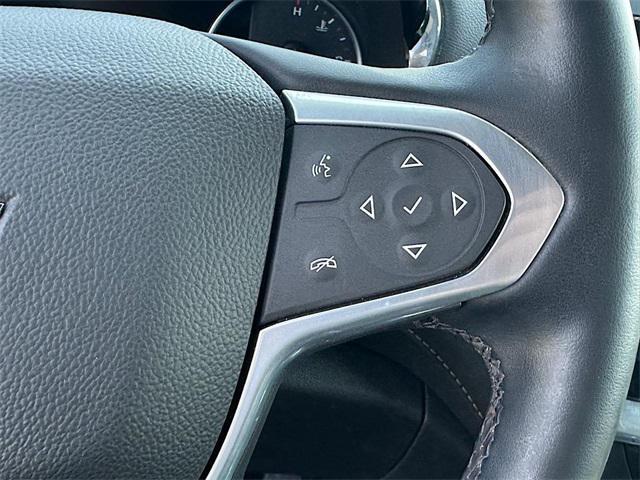 Photo of 2023 Iridescent Pearl Tricoat Chevrolet Traverse