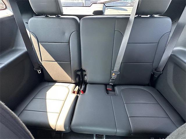 Photo of 2023 Iridescent Pearl Tricoat Chevrolet Traverse