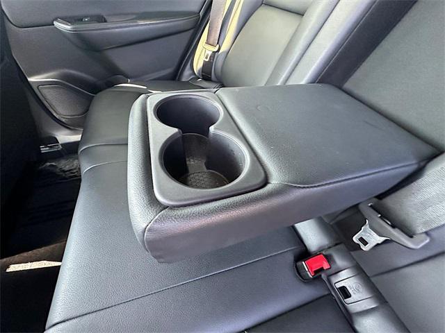 Photo of 2023 Pearl White Tricoat/Super Black Nissan Rogue