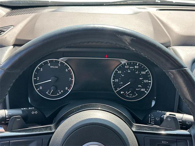 Photo of 2023 Pearl White Tricoat/Super Black Nissan Rogue