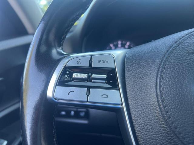 Photo of 2021 Glacial White Pearl Kia Telluride