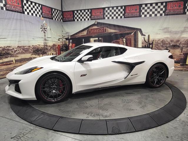 Photo of 2023 White Pearl Chevrolet Corvette