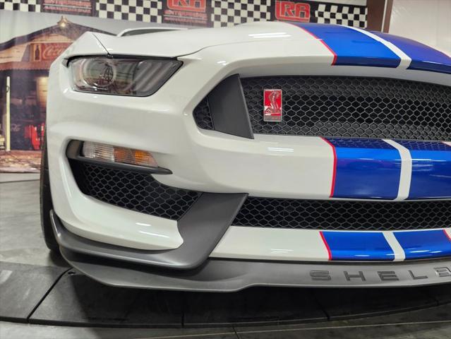 Photo of 2017 OXFORD WHITE Ford Shelby GT350R