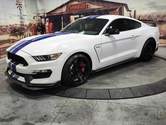 Photo of 2017 OXFORD WHITE Ford Shelby GT350R