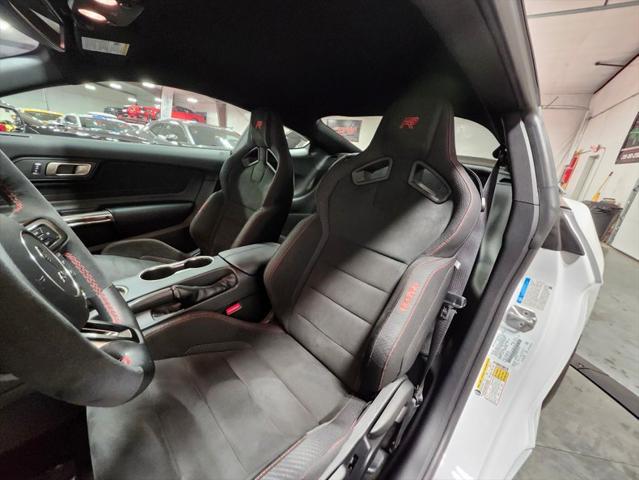Photo of 2017 OXFORD WHITE Ford Shelby GT350R
