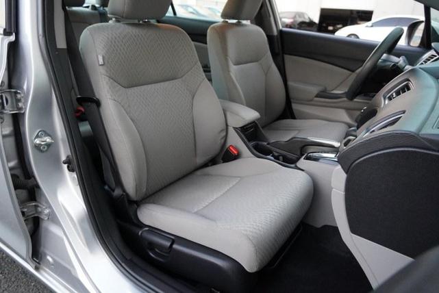 Photo of 2014 Alabaster Silver Metallic Honda Civic