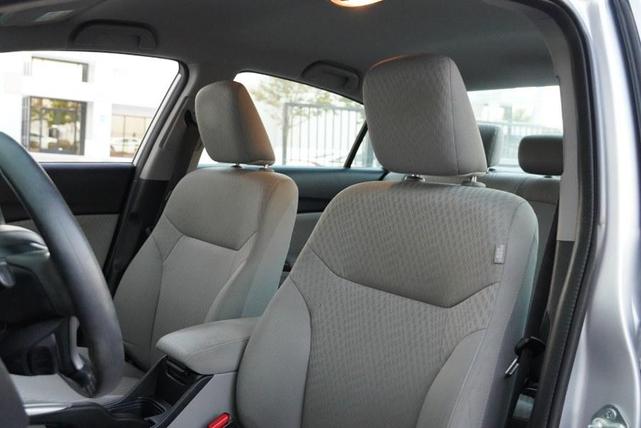 Photo of 2014 Alabaster Silver Metallic Honda Civic