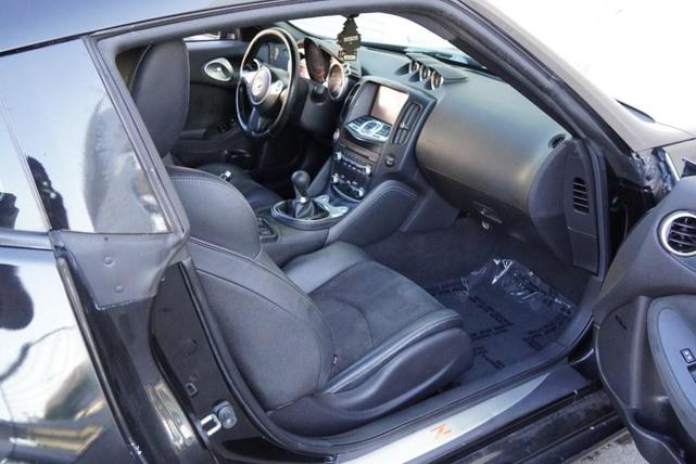 Photo of 2010 Magnetic Black Metallic Nissan 370Z