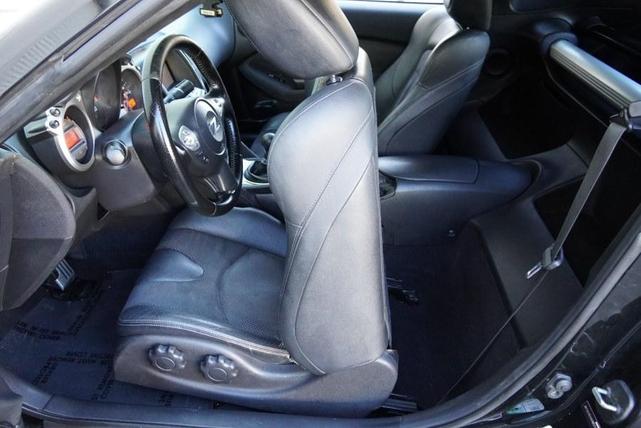 Photo of 2010 Magnetic Black Metallic Nissan 370Z
