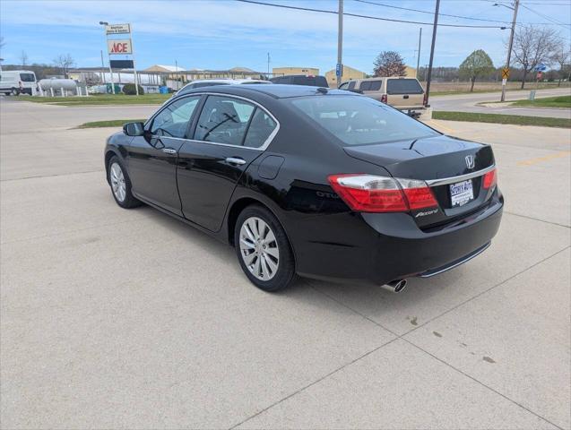 Photo of 2014 Crystal Black Pearl Honda Accord