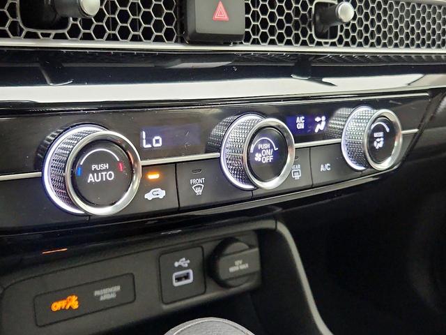 Photo of 2024 White Honda Civic