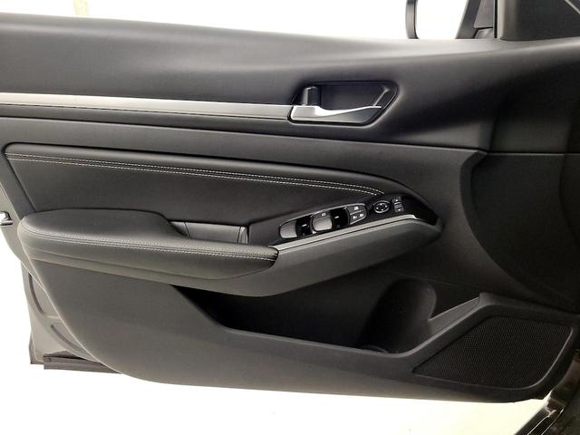 Photo of 2022 Gray Nissan Altima