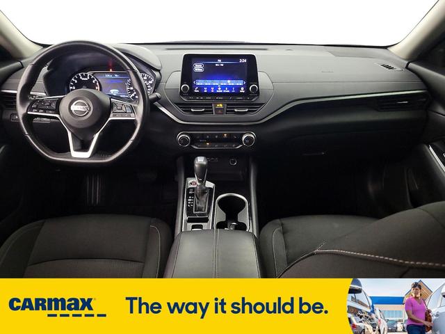 Photo of 2022 Gray Nissan Altima