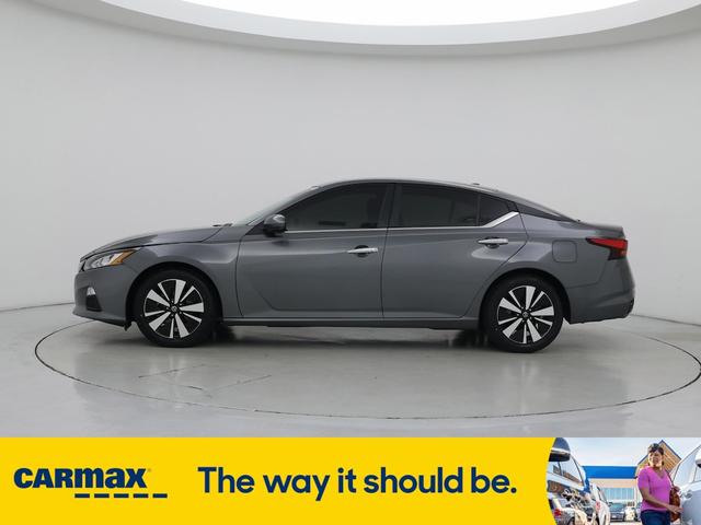 Photo of 2022 Gray Nissan Altima