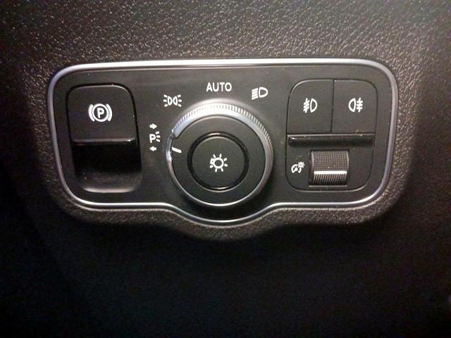 Photo of 2020 Silver Mercedes-Benz GLB 250
