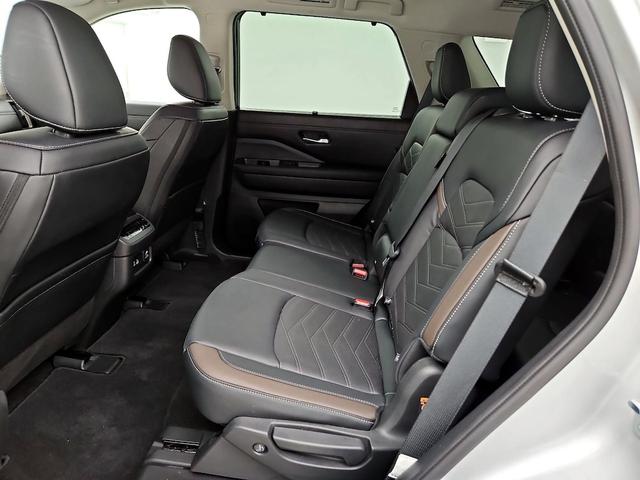 Photo of 2024 Silver Nissan Pathfinder