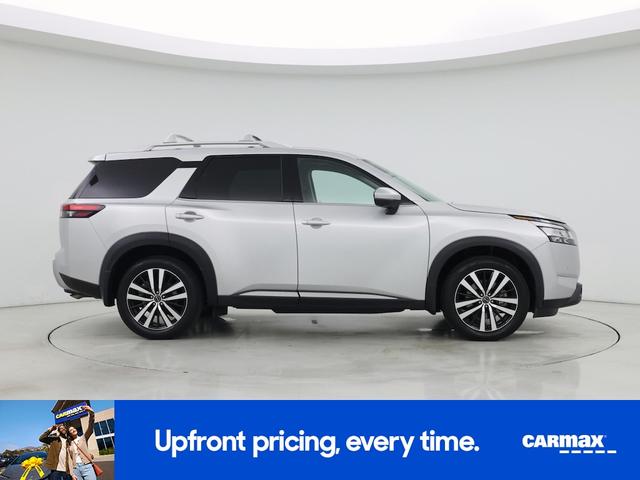 Photo of 2024 Silver Nissan Pathfinder