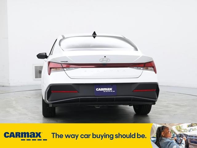 Photo of 2024 White Hyundai ELANTRA