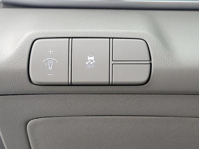 Photo of 2024 White Hyundai ELANTRA