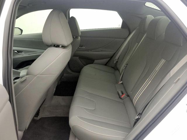 Photo of 2024 White Hyundai ELANTRA