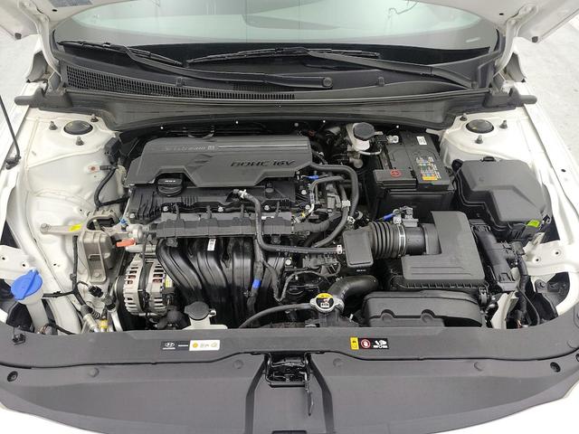 Photo of 2024 White Hyundai ELANTRA