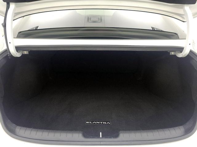Photo of 2024 White Hyundai ELANTRA