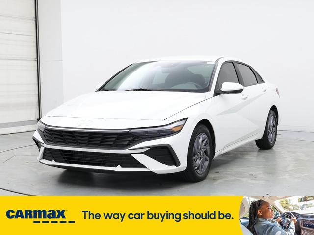 Photo of 2024 White Hyundai ELANTRA