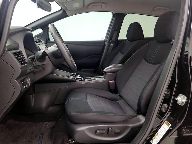 Photo of 2020 Black Nissan Leaf