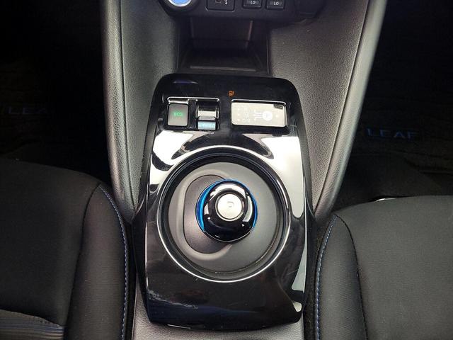 Photo of 2020 Black Nissan Leaf