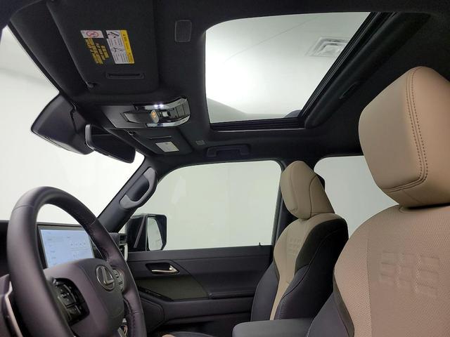 Photo of 2024 Gray Lexus GX 550