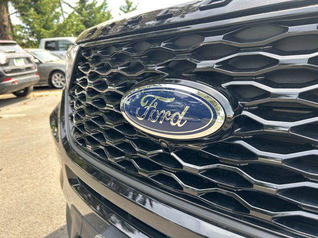 Photo of 2023 Agate Black Metallic Ford Explorer