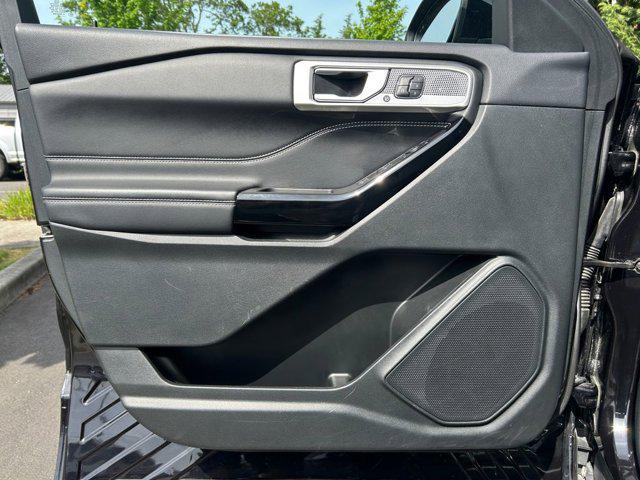 Photo of 2023 Agate Black Metallic Ford Explorer
