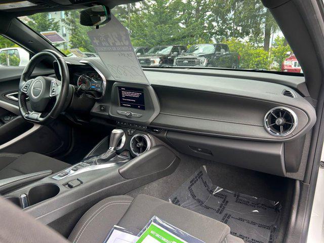 Photo of 2023 Summit White Chevrolet Camaro