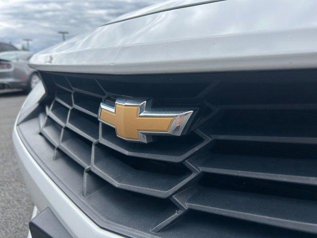Photo of 2023 Summit White Chevrolet Camaro