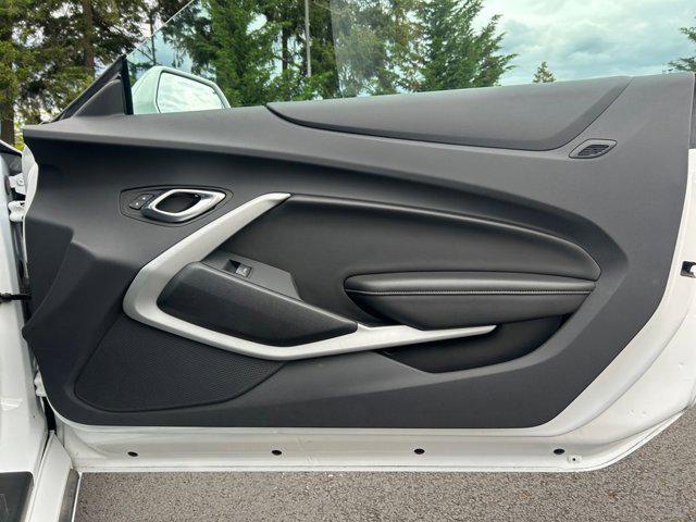 Photo of 2023 Summit White Chevrolet Camaro