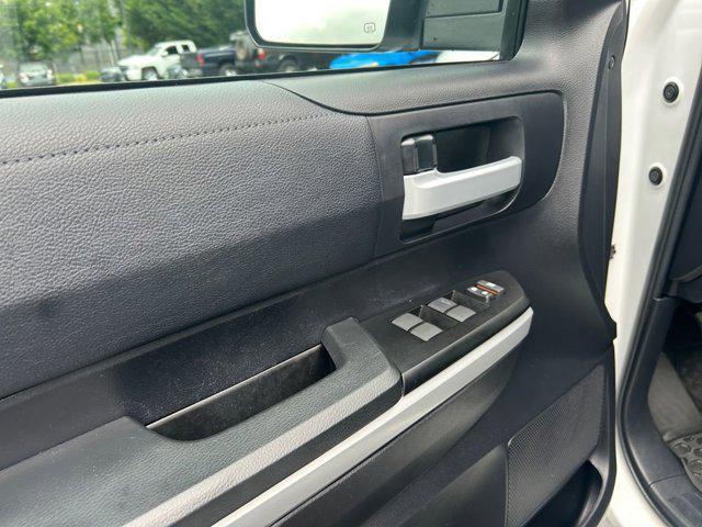 Photo of 2021 Super White Toyota Tundra