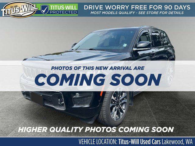 Photo of 2022 Diamond Black Crystal Pearlcoat Jeep Grand Cherokee