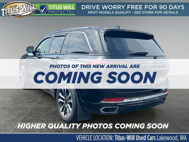 Photo of 2022 Diamond Black Crystal Pearlcoat Jeep Grand Cherokee