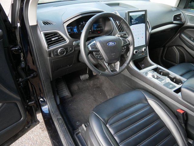 Photo of 2024 Agate Black Metallic Ford Edge