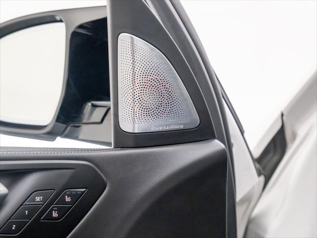Photo of 2024 Mineral White Metallic BMW X5