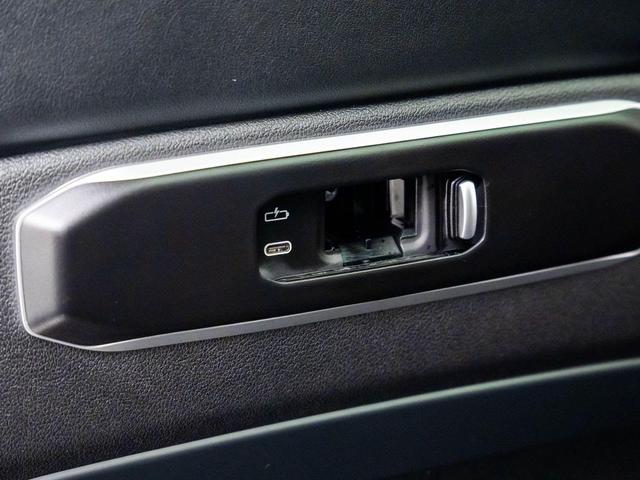 Photo of 2025 Black Sapphire Metallic BMW X7