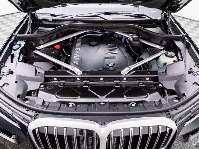 Photo of 2025 Black Sapphire Metallic BMW X7