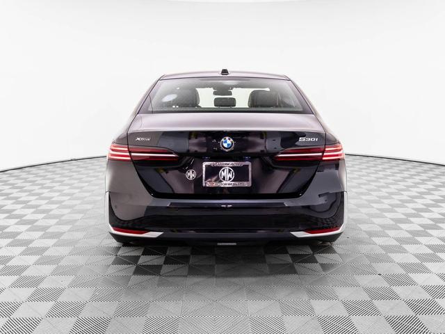 Photo of 2025 Black Sapphire Metallic BMW 530