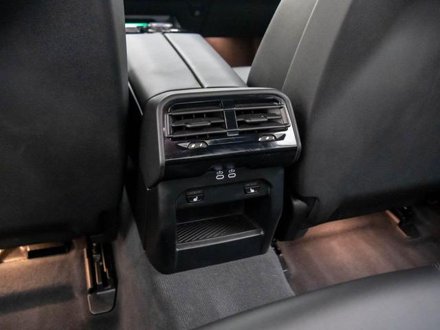 Photo of 2025 Black Sapphire Metallic BMW 530
